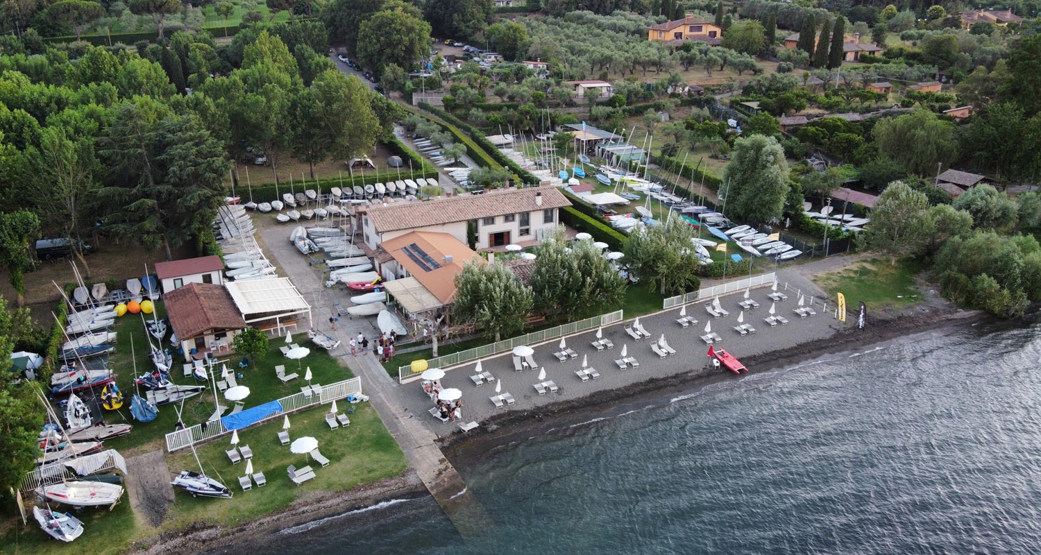 Ristorante sulla spiaggia a Bracciano